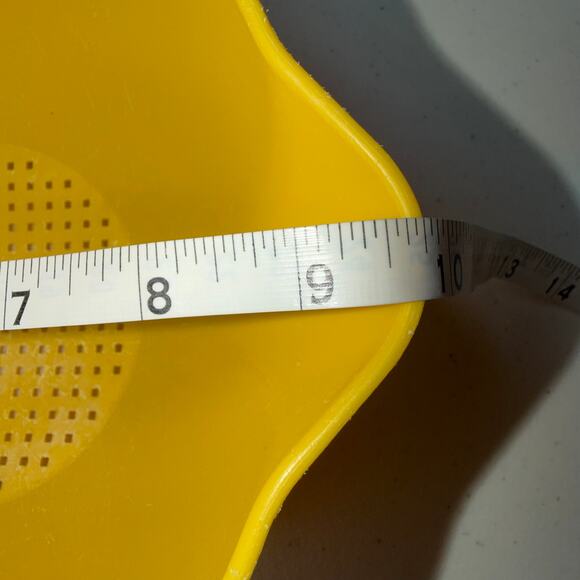 Vintage Yellow Tupperware Handled Colander Strainer 2 qt Double Spout #1523 - Picture 8 of 8